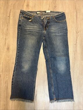 Paris Blues Women's Cropped Raw-Hem Jeans in Faded Blue